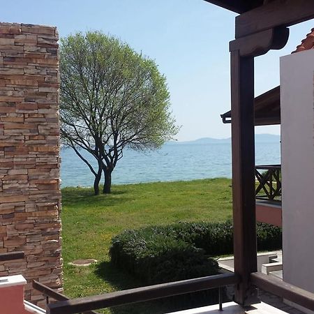 Beachfront Stylish Maisonette In 伊里斯斯 外观 照片