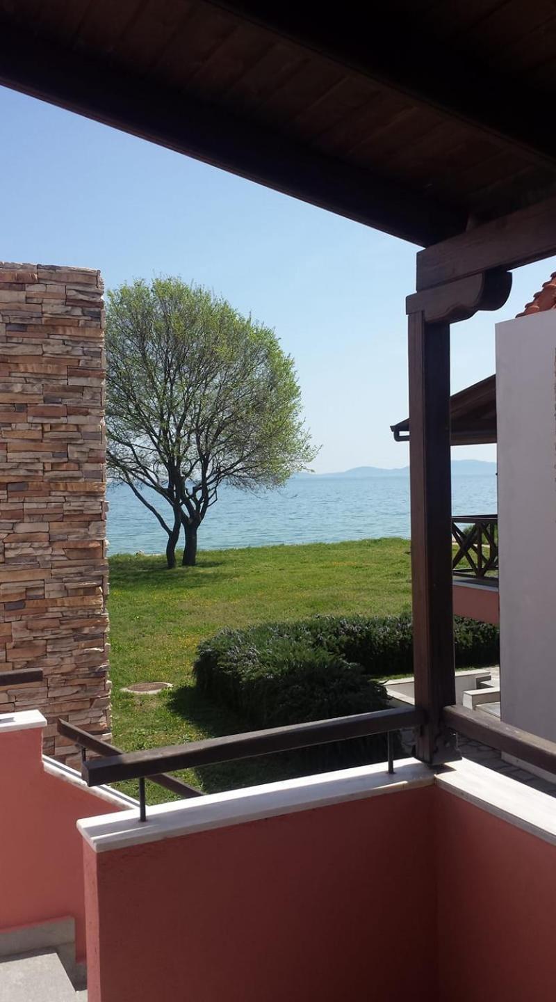 Beachfront Stylish Maisonette In 伊里斯斯 外观 照片