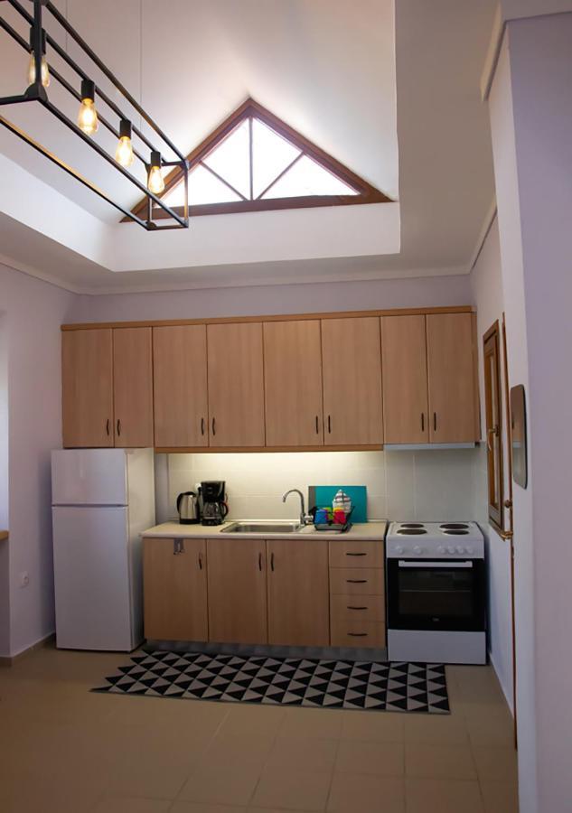 Beachfront Stylish Maisonette In 伊里斯斯 外观 照片