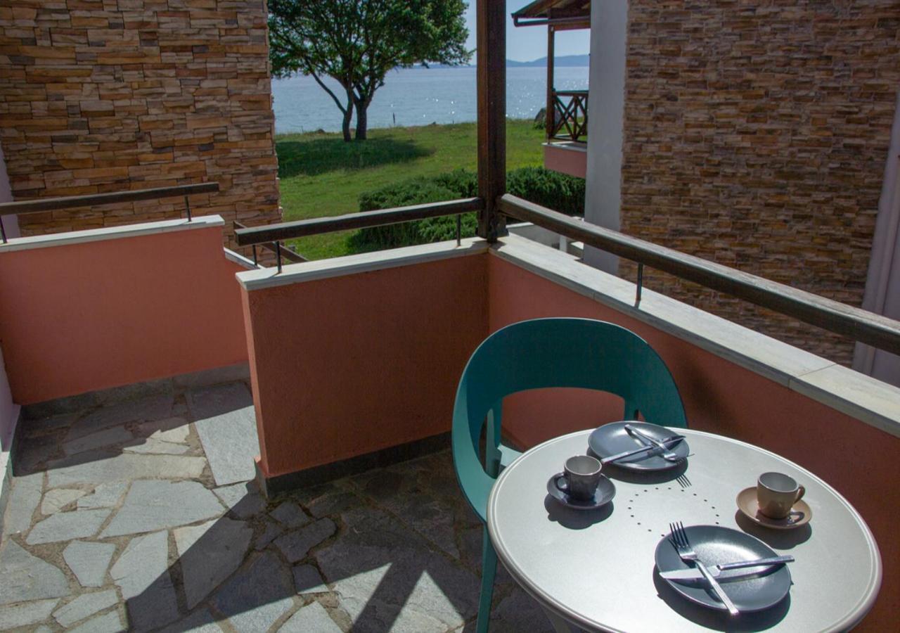 Beachfront Stylish Maisonette In 伊里斯斯 外观 照片