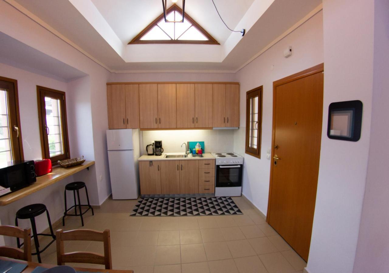 Beachfront Stylish Maisonette In 伊里斯斯 外观 照片
